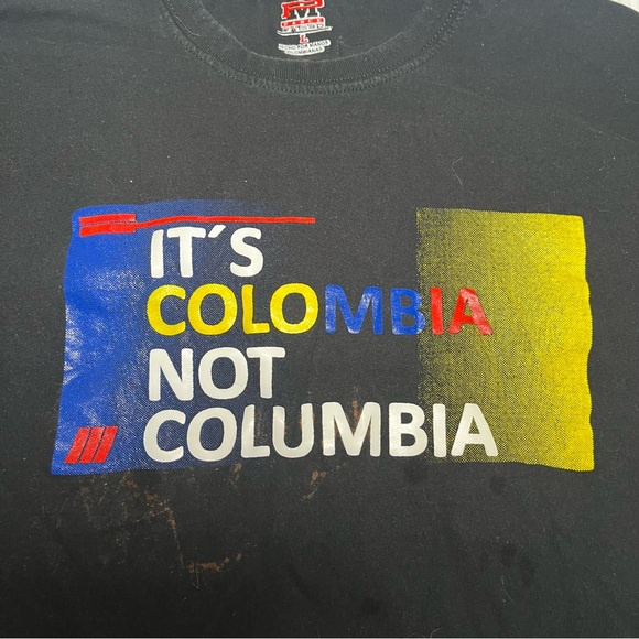 black t-shirt with "It's Colombia not Columbia" design - Picture 6 of 7